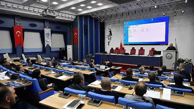 Kayseri Büyükşehir Belediyesi'nde 10 saatlik toplantı!