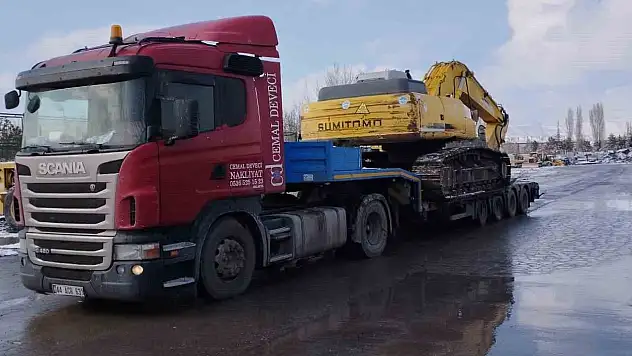 Adıyaman'a iş makineleri, Elbistan'a konteynır gönderildi