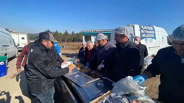 Günlük 15 Bin Depremzedeye Sıcak Yemek Hizmeti