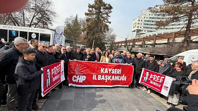 Kayseri Cumhuriyet Meydanı'nda Ekrem İmamoğlu'nun mektubunu okudular