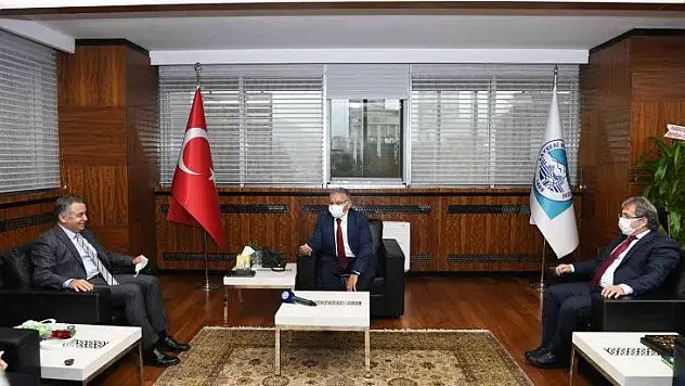 Büyükşehir Belediyesi'ndeki buluşma sonrası konuştu: Anlaştık...