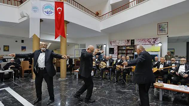 Kayseri'de 1 Ekim buluşması: Ulu çınarlar şarkılarla eğlendi