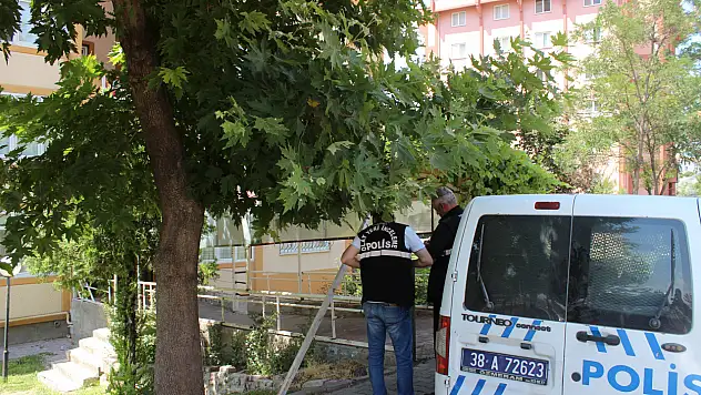 Kayseri'de korkunç olay: 2 kişi binadan atladı