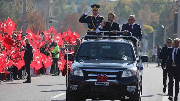 'Cumhuriyetimizin 100'üncü yılı kutlu olsun diye haykırıyoruz'