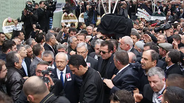 Kayseri'de 13 yıl önce 'Efsane Başkanın' cenaze töreninde neler yaşandı! İşte o tarihi günden geriye kalan fotoğraflar