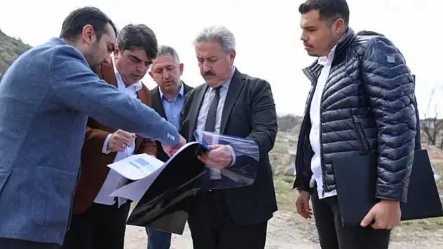 Kayseri'de 25 metre genişliğindeki yeni yol için 1000 kamyon dolgu yapıldı