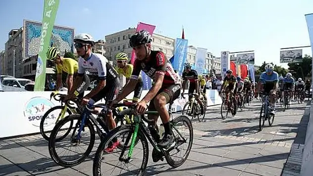 Kayseri'de 250 hekim ve bisikletsever pedal çevirdi!