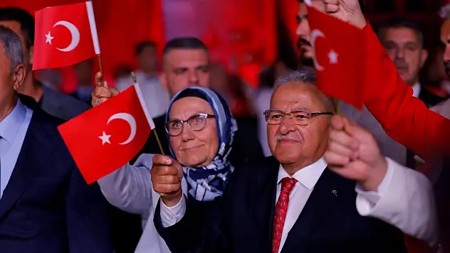 Kayseri'de 30 Ağustos coşkusu Taş Mektep'e taşındı