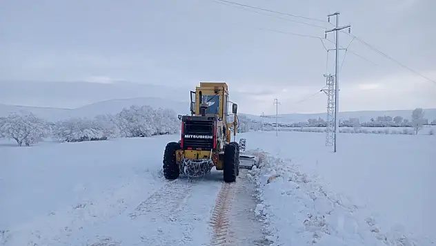 Kayseri'de 6 saatte 285 mahalle yolu ulaşıma açıldı
