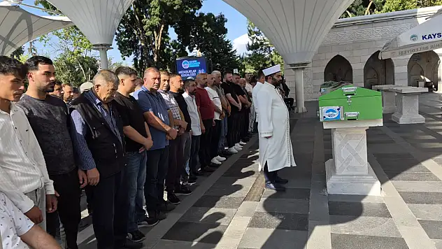 Kayseri'de 6 yerinden bıçaklanan şahıs toprağa verildi
