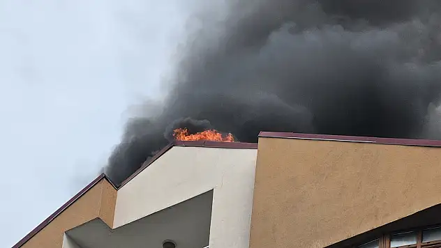 Kayseri'de 9 katlı binada alevler yükseldi!