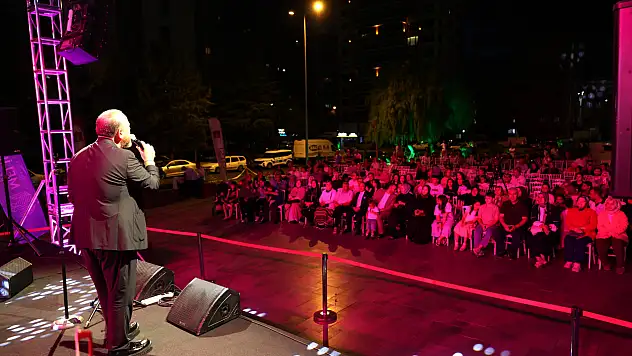 Kayseri'de akşam saatlerinde başlayan etkinlik vatandaşları geçmişe götürdü