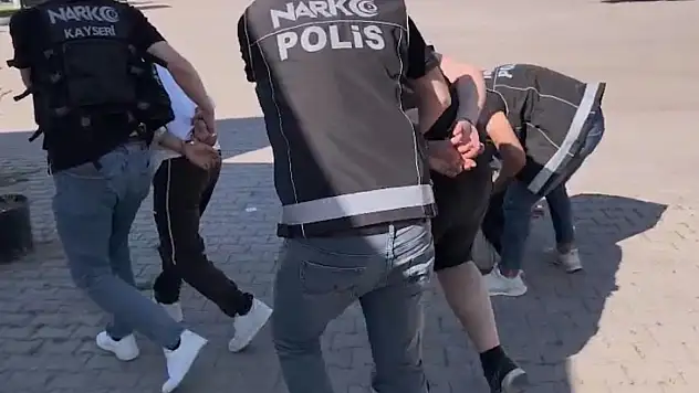 Kayseri'de durdurulan aracın bagajından binlerce hap çıktı