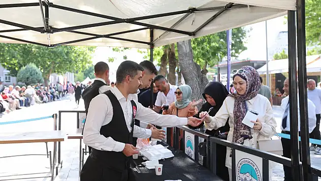 Kayseri'de aşure dağıtıldı