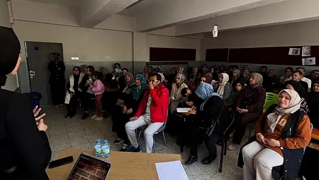 Kayseri'de avukatlar anlattı veliler dinledi! Bilgilendirme yapıldı