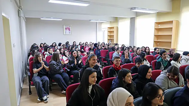 Kayseri'de başkan gençlerle bir arada!