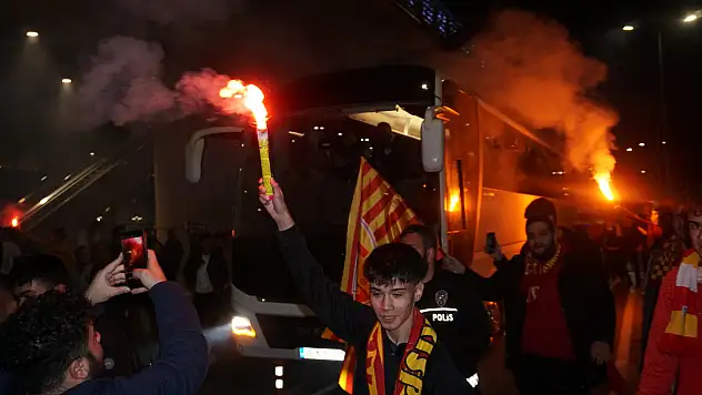 Kayseri'de bayram havası… Sarı kırmızılılar coşkuyla karşılandı