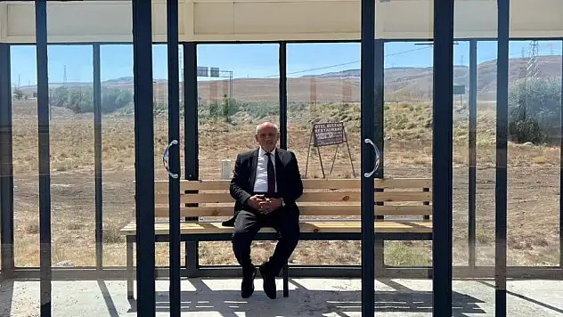 Kayseri'de Belediye Başkanı otobüs durağından çıkamadı!