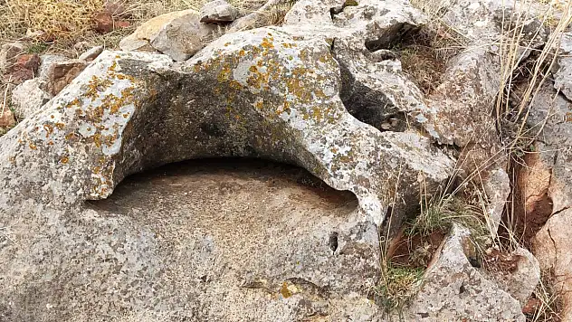 Kayseri'de binlerce yıllık taşları görenler hayran kalıyor