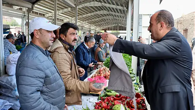 Kayseri'de bir ilk! Belediye Başkanı pazarcılara bakın ne verdi?