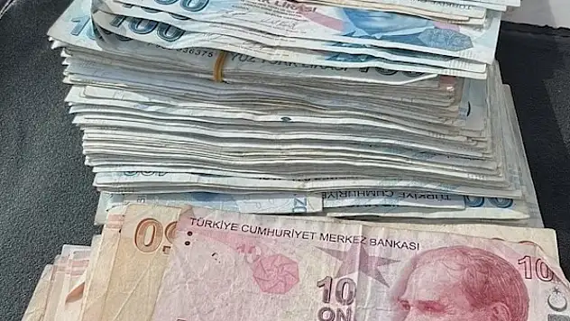 Kayseri'de bir vatandaş cüzdan dolu para buldu! Bakın ne yaptı?