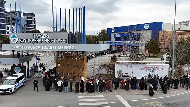 Kayseri'de bu kuyruğun sonu görünmüyor! Saatlerce beklediler