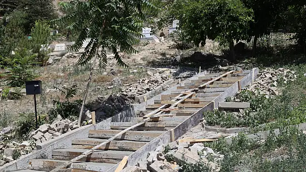 Kayseri'de bu merdivenle vatandaş bakın nereye çıkacak?