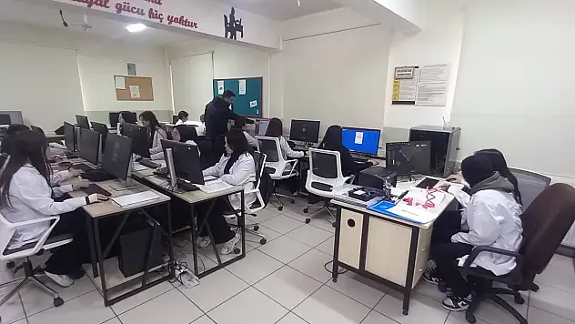 Kayseri'de bu okulda öğrenciler ekipmanlarını kendileri üretiyor!