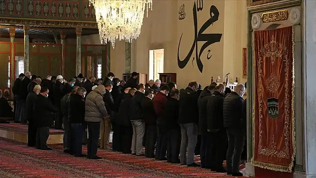 Kayseri'de bugün namaz vakitleri (27 Nisan Pazar)