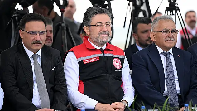 Kayseri'de bulunan Bakandan deprem açıklaması