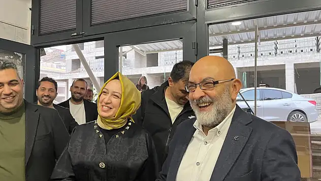 Kayseri'de çarşı pazar ziyareti yapan AK Partili vekil Cıngı: Şikayet yok, verilene şükür var!