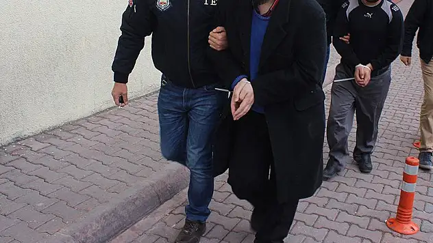 DEAŞ operasyonunda gözaltına alınan 2 zanlı adliyeye sevk edildi