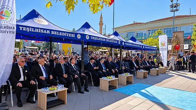 Kayseri'de deprem sonrası yıkılan bina yeniden hayat buldu!