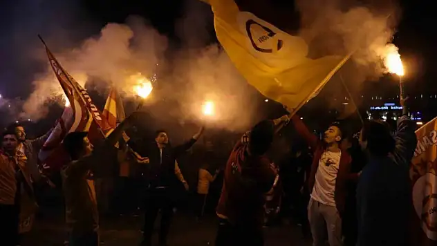 Kayseri'de derbi coşkusu sokaklara taştı!