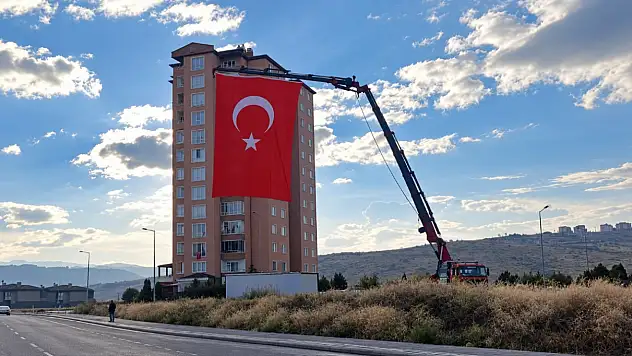 Kayseri'de dev Türk bayrağı!