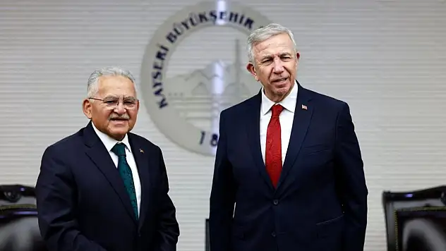Kayseri'de dikkat çeken görüşme: Mansur Yavaş ve Büyükkılıç buluştu