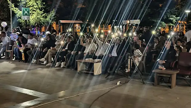 Kayseri'de dikkat çeken hareketlilik! İlçe meydanı doldu taştı
