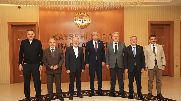 Kayseri'de dikkat çeken ziyaret! 4 belediye başkanı Baro'ya gitti