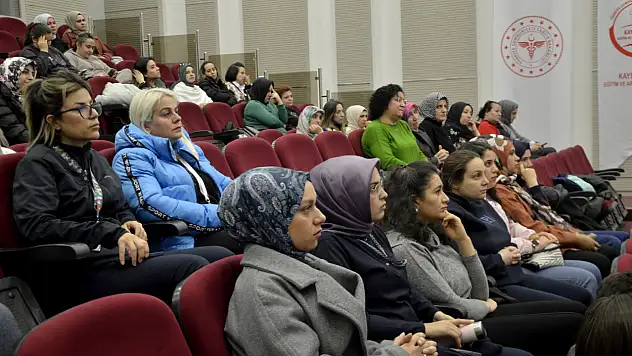 Kayseri'de ebeler için önemli eğitim başladı!