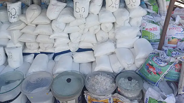 Kayseri'de ekmeğini tuzdan çıkarıyor