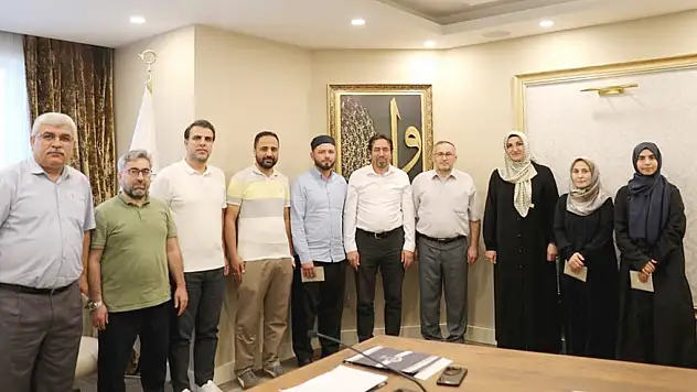 Kayseri'de en güzel Ezanı bakın kim okudu?