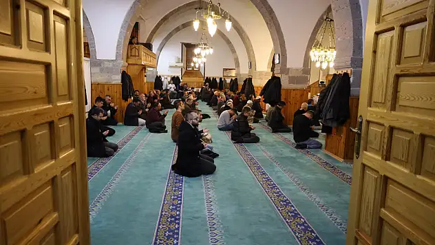 Kayseri'de Enderun usulü teravih namazı kılındı