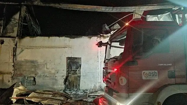 Mobilya ve elyaf fabrikasında yangın! Hasar büyük...