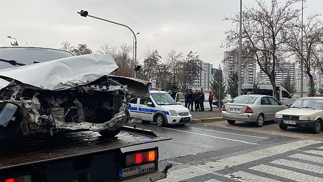 Kayseri'de feci kaza! Araçlar birbirine girdi: Yaralılar var