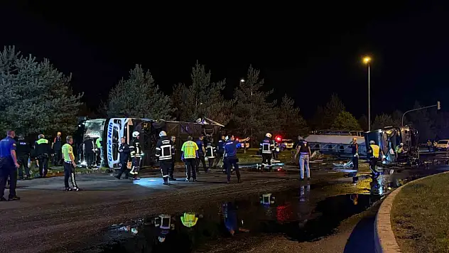 Kayseri'de yolcu otobüsü ile yakıt tankeri taşıyan tır çarpıştı! 30 yaralı var