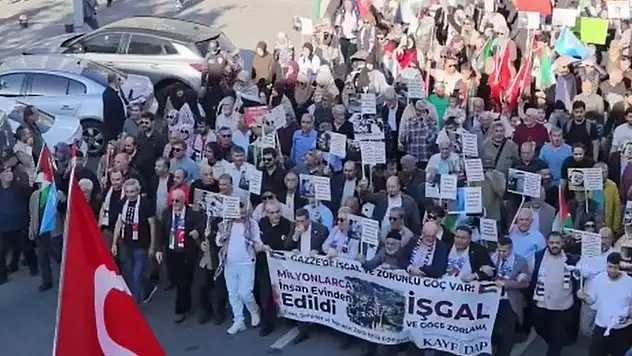 Kayseri'de Filistin yürüyüşü! 12 kefenli bebek maketi bırakıldı