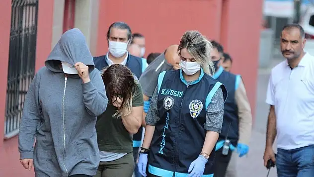 Kayseri'de fuhuş çetesi evini kullandıran erkeklere bayanları sunmuş