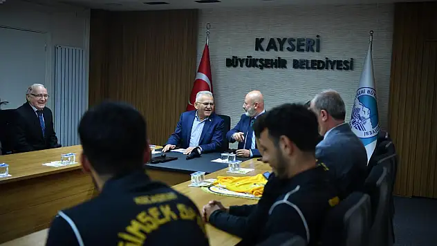 Kayseri'de genç futbolcular başkanlarla buluştu