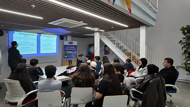 Kayseri'de gençler afet farkındalığı için kolları sıvadı!