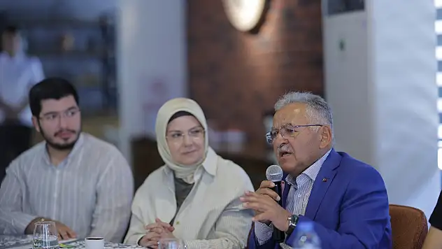 Kayseri'de gençlik buluşması: Başkan Büyükkılıç gençleri dinledi